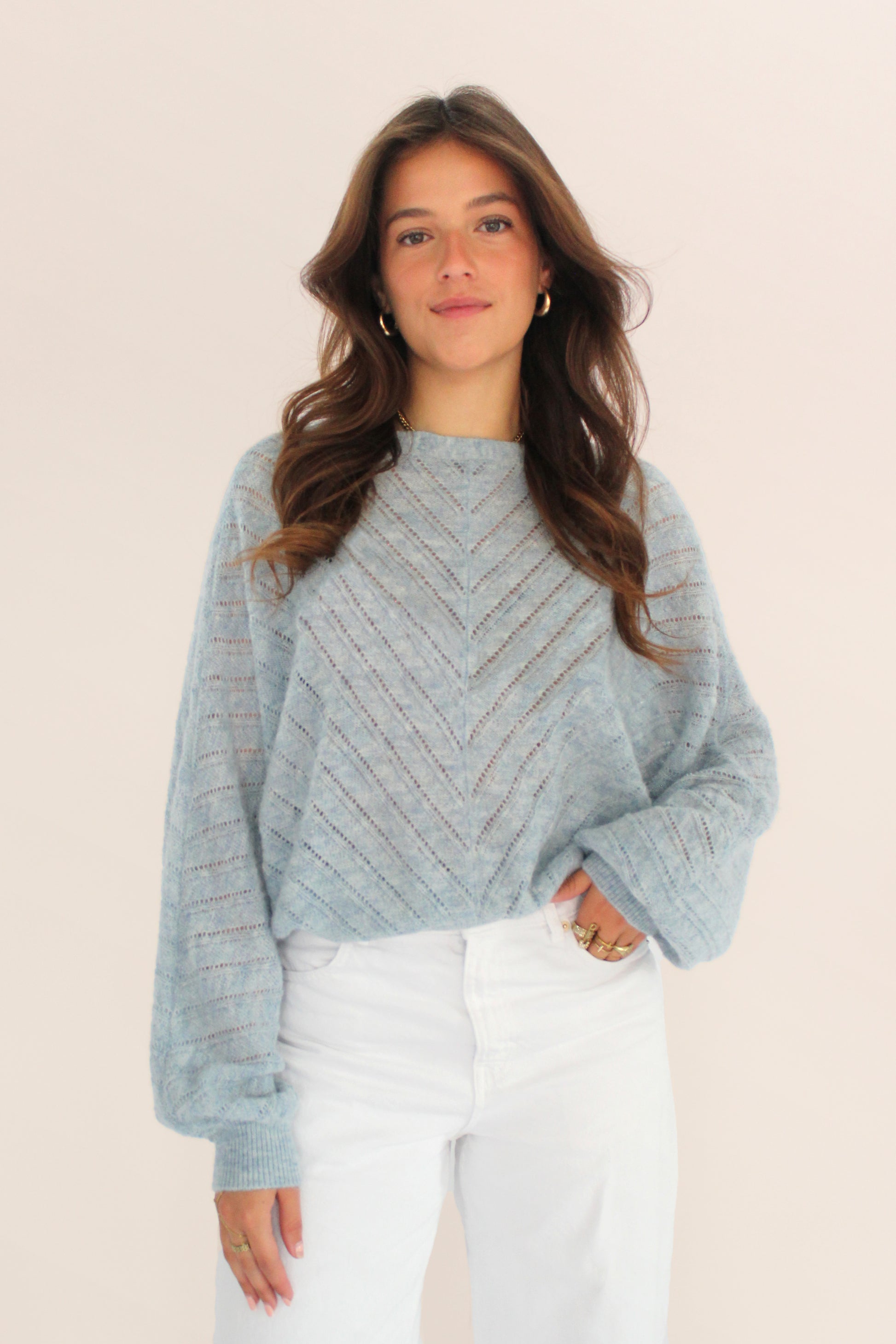 Himmelblaue Strickjacke