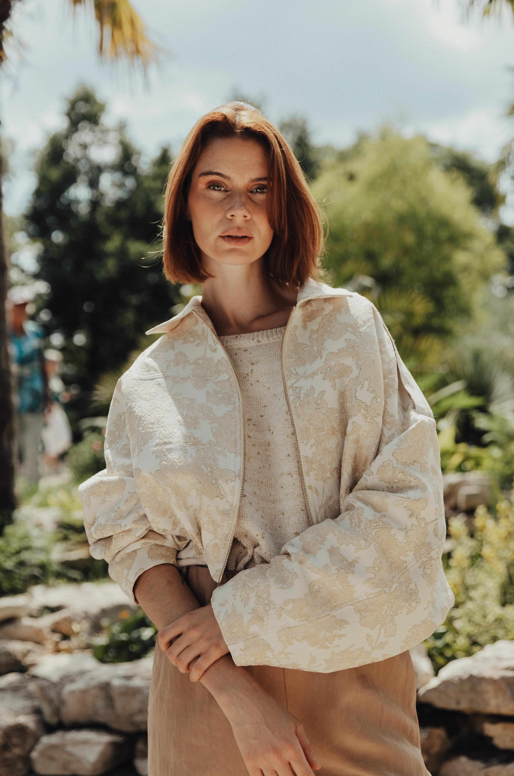 honnete-atelier-bella-bomberjacket-wit-goud-3